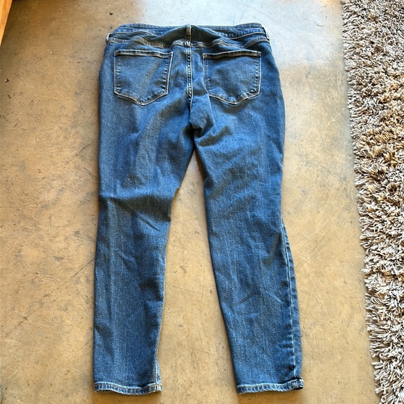 Old Navy Distressed Rockstar Super Skinny Mid-Rise Jeans - Picture 4 of 6